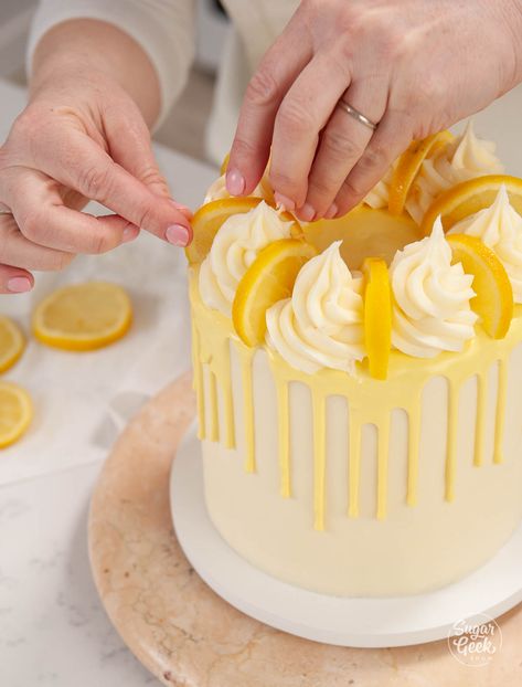 Pretty Lemon Cake, Lemon Cake With Cream Cheese Frosting, Lemon Chocolate Cake, Lemon Ganache Recipe, Lemon Baby Shower Cake, Lemon Cake Ideas, Lemon Layered Cake, Fluffy Lemon Cake Recipe, Lemon Drip Cake