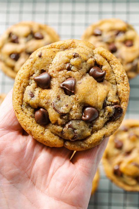 Vegan Copycat Tollhouse Chocolate Chip Cookies Vegan Brown Butter Chocolate Chip Cookies, Vegan Chocolate Chunk Cookies, Vegan Double Chocolate Chip Cookies, Vegan Chocolate Chip Cookies Recipe, Vegan Choc Chip Cookies, Chocolate Chip Cookies Big, Easy Vegan Chocolate Chip Cookies, Best Vegan Chocolate Chip Cookies, Vegan Copycat