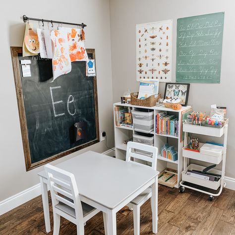 Corner Homeschool Area, Play And Learn Room, Homeschool Kindergarten Room Ideas, Homeschool Bedroom Combo, Small Homeschool Setup, Mobile Homeschool Station, Dining Room And Homeschool Room, Homeschool Preschool Organization, Bedroom Homeschool Room