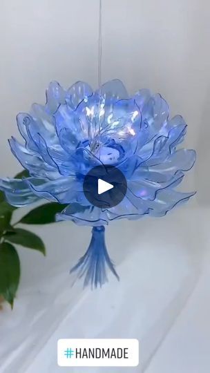 Plastic Bottle Crafts Flowers, Wood Splitter, Diy Shows, Plastic Bottle Flowers, Diy Plastic Bottle, Diy Bottle Crafts, Garden Art Sculptures Diy, Plastic Bottle Crafts, Diy Home Decor Bedroom