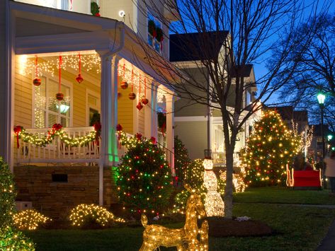 We've Spotted the Most Magical Christmas Town – and You Must Plan a Visit Exterior Christmas Lights, Multicolor Christmas, Christmas Lights Outside, Christmas Fairy Lights, Christmas House Lights, Unique Christmas Decorations, Christmas Porch Decor, Christmas Town, Christmas Yard