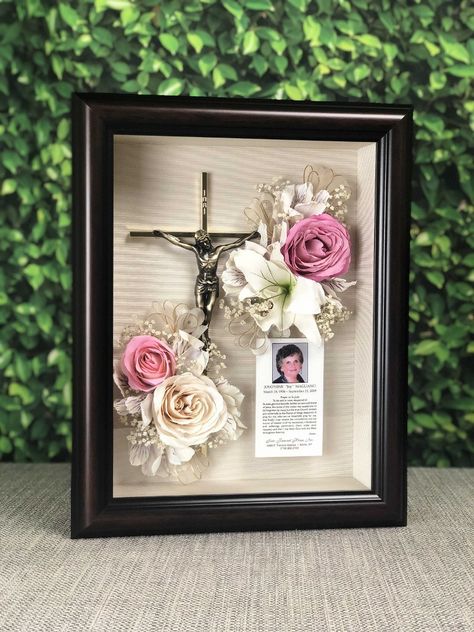 Cemetary Decorations, Memorial Wreath, Memory Items, Shadow Box Memory, Shadow Box Ideas, Dia De Los Muertos Decorations Ideas, Mom Memorial, In Loving Memory Gifts, Gravesite Decorations