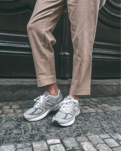 New Balance 990 V5 Street Style - Womens Spring Fashion 2020 New Balance 993 Women Outfit, New Balance 990 V5 Outfit, New Balance 990 V5, Womens Spring Fashion, Cosy Winter Outfits, Balance Outfit, Summer Tops Women Casual, New Balance 990, Trainers Outfit