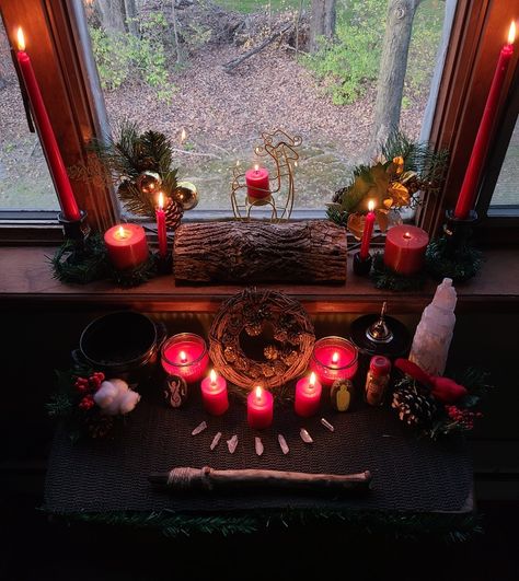 Family Altar Pagan, Pagen Christmas Decorations, Yule Intentions, Winter Solstice Altar, Witchy Christmas Aesthetic, Winter Solstice Decor, Yule Bells, Yule Log Pagan, Yule Altar Ideas