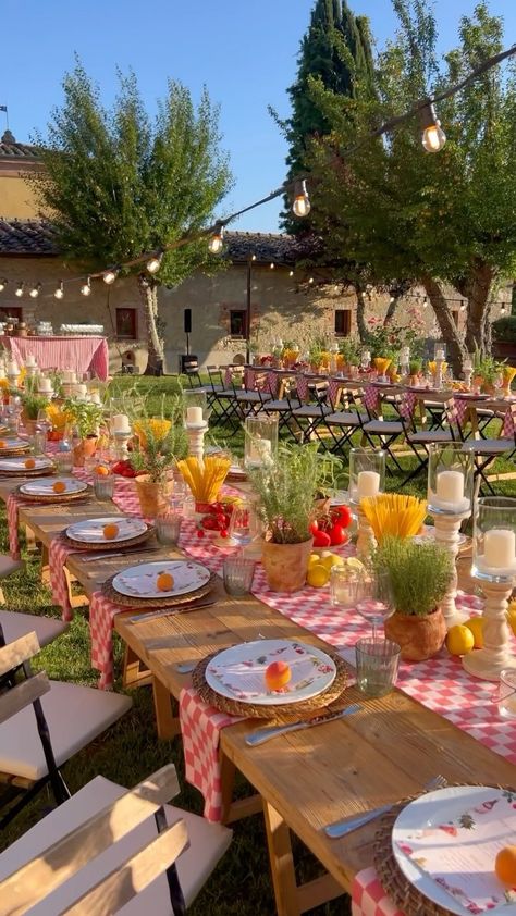 Villa Catignano | Yesterday ❤️Feel the Tuscan vibe! 💫🇮🇹Such a magical Pasta Party ☀️ Helle & Mathias’s Welcome Dinner 9th May Videos & Photos :… | Instagram Italy Inspired Party Decor, Tuscan Nights Party, Pizza Party Welcome Dinner, Italian Wedding Pizza Party, Italian Summer Aesthetic Party, Italy Welcome Party, Italy Engagement Party, Italian Lunch Table, Tuscan Garden Party