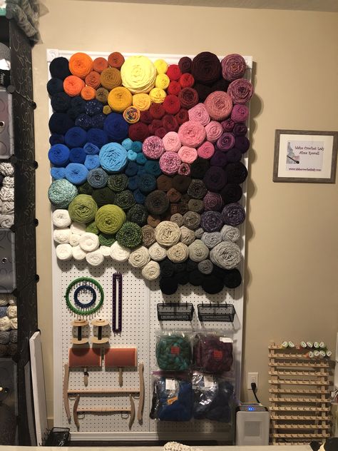 Crochet Craft Room, Crochet Workspace, Yarn Organization Ideas, Yarn Stitching, Crochet Room, Sewing Atelier, Knitting Room, Supply Room, Yarn Color Combinations