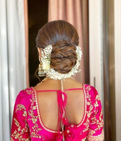 Bengali Hairstyle, Bengali Bride Hairstyle Bun, Bun With Gajra Hairstyles Saree, Hair Bun With Gajra Hairstyles, Indian Bridal Bun With Flowers, Floral Hair Bun Indian, Hair Bun With Flowers Indian Saree, Sleek Bun Hairstyles, Hair Twist Bun