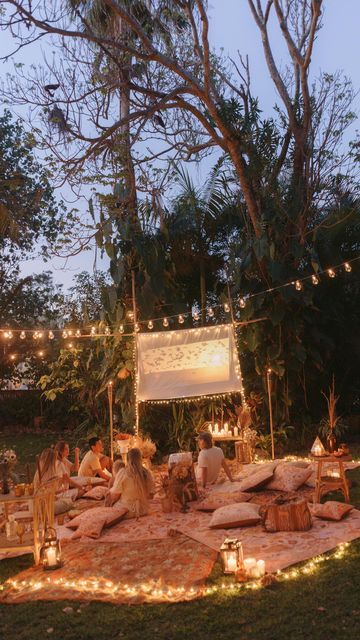 Autumn Outdoor Movie Night, Movie Projector Birthday Party, Outdoor Movie Picnic Set Up, Picnic Fairy Lights, Fairy Lights Picnic, Backyard Party Invitations, Night Time Garden Party, Movie Night Bachelorette Party, Projector Outdoor Backyard Movie Nights