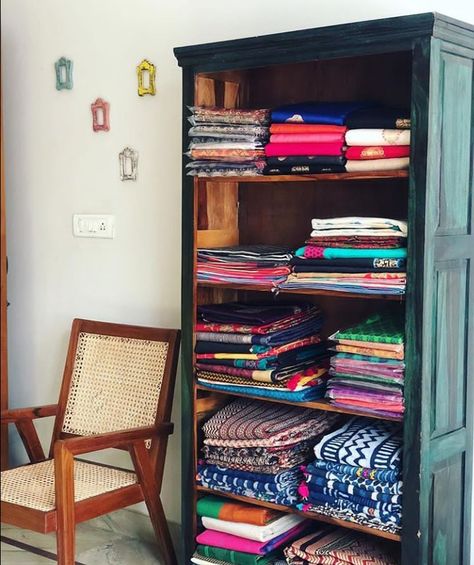 Clothing Boutique Decor Small Spaces Display Ideas, Home Boutique Ideas Small Spaces, Small Boutique Interior Design Indian, Small Botique Interiors Ideas, Home Boutique Ideas, Boutique Interior Design Indian, Botique Interiors Ideas, Small Boutique Interior Design Ideas, Small Boutique Interior Design