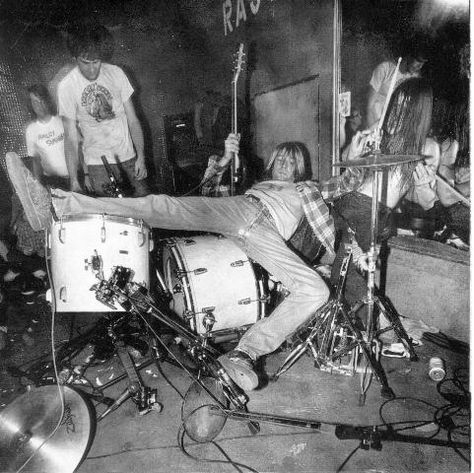 To stage dive into a drum kit. Nirvana Kurt Cobain, Nirvana Kurt, I'm With The Band, Entertainment Music, Alternative Rock, Grunge Aesthetic, Bob Marley, Kurt Cobain, Music Stuff