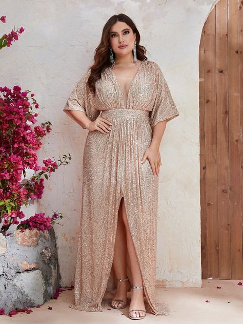 Plus Size Floor Length Dress, Plus Size Rehearsal Dinner Dress For Bride, Plus Size Glamour Dresses, Plus Size Gold Dress, Midsize Formal Dress, Plus Size Gala Dress Classy, Plus Size Dresses To Wear To A Wedding, Gala Dresses Plus Size, Formal Plus Size Dresses