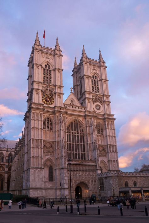 Famous Structures, Westminster Abbey London, Medieval Architecture, London Architecture, British Invasion, London Town, Tower Of London, Westminster Abbey, Uk Travel