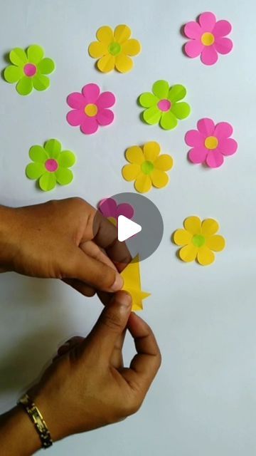 Flower From Craft Paper, Paper Flowers Preschool, Diy Flower From Paper, Flower Crafts With Paper, How To Make Easy Flowers Out Of Paper, Simple Flower Making With Paper, Making Paper Flowers Easy, Flowers From Paper Diy Easy, Easy Flowers With Paper