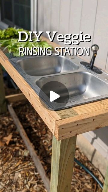 Diy Outdoor Garden Sink, Garden Table With Sink, Outdoor Sink From Water Hose, Veggie Wash Station, Watering Station For Garden, Outdoor Vegetable Washing Station, Outdoor Kitchen Sink Ideas Diy, Diy Vegetable Washing Station, Camp Sink Diy