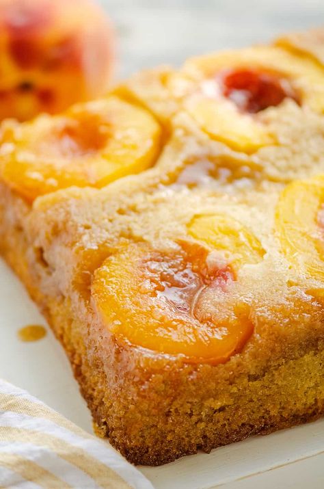 This homemade Peach Upside Down Cake is a delicious dessert recipe made perfect with fresh summer peaches, cinnamon and vanilla. #PeachCake #UpsideDownCake #PeachDessert Peach Cakes, Ginger Cakes, Healthy Vegan Dessert, Peach Cake Recipes, Fresh Peach Recipes, Peach Upside Down Cake, Crystallized Ginger, Peach Dessert Recipes, Coconut Dessert