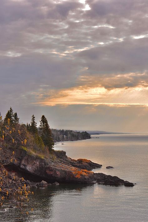 Lake Superior Michigan, Northern Ontario Aesthetic, Great Lakes Photography, Great Lakes Aesthetic, Lake Superior Canada, Minnesota Summer, Minnesota Summer Aesthetic, Minnesota Aesthetic, Duluth Mn Aesthetic