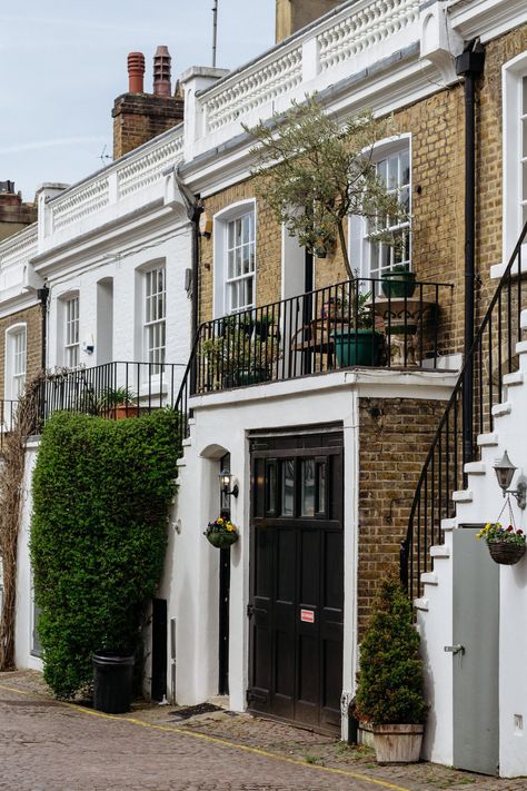 10 of the Most Beautiful Mews Streets in London English House Interior London, English Townhouse Exterior, London Homes Interior, Uk Apartment, English Townhouse, British House, Townhouse Exterior, Uk House, London Houses