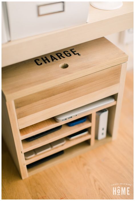 How to make a DIY Charging Station for Electronic Devices Charging Station Ideas, Diy Charging Station, Ipad Charging Station, Electronic Charging Station, Diy Projects For Bedroom, Phone Charging Station, Charging Stations, Diy Desk, Home Office Organization