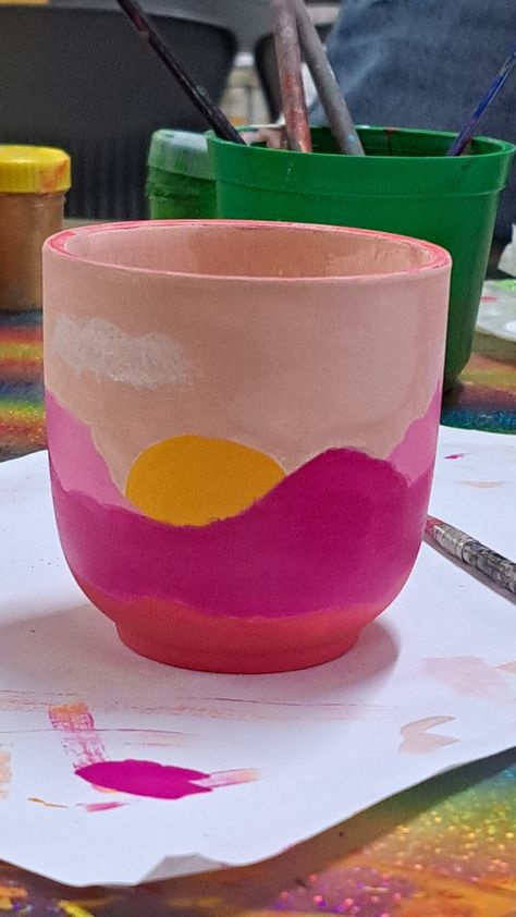 Aesthetic Pottery Painting Aesthetic Ceramic Painting Ideas, Minimalistic Pottery Painting, Sun Pottery Painting Ideas, Pick And Paint Pottery Ideas, Pottery Painting Ideas Sunset, Paint It Pottery Ideas, Retro Pottery Painting Ideas, Easy Painting Ideas On Pottery, Pottery Painting Ideas Landscape