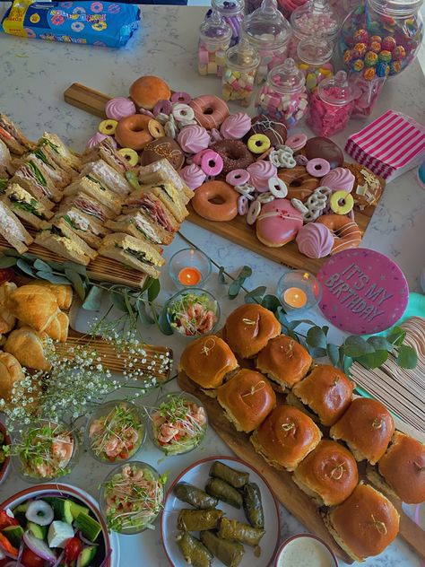 party food - birthday buffet - grazing platter - cute food Birthday Snack Platter Ideas, Children’s Party Food Ideas, Buffet Food Ideas Party Uk, Kids Party Food Platters, Kids Platter Ideas, Birthday Party Food Setup Display, Children’s Birthday Party Food, 3rd Birthday Food Ideas, Birthday Party Foods For Kids