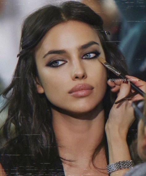 Estilo Gossip Girl, Maquillage On Fleek, 90s Makeup, Makeup Obsession, Irina Shayk, Editorial Makeup, Makati, Glam Makeup, Pretty Makeup