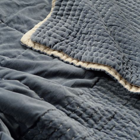 Blue Velvet Bedding, Velvet Quilted Bedding, Dark Blue Bedspread, Bed Linen Navy, Bed Dressing, Velvet Quilt Cover, Blue Bedspread, Dresser Kitchen Island, Quilted Cushion