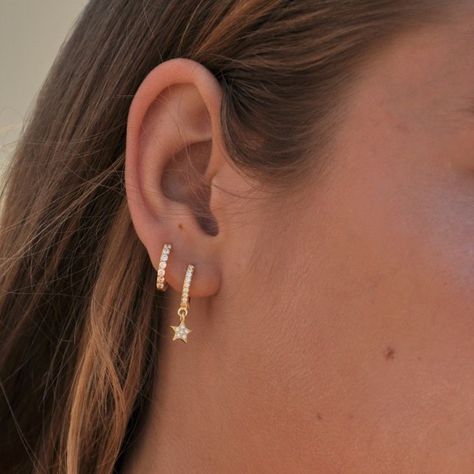 jewelleryjewlsearingsdouble piercingsgoldsilverdaintyjewellerypearlsilverrose goldankletbraceletnecklaces jewellery gold 2nd Ear Piercing, 2 Ear Piercings, Second Ear Piercing, Minimalist Ear Piercings, Double Ear Piercings, Curated Ear, Double Earrings, Double Piercing, Cute Ear Piercings