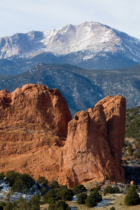 A beautiful capture of Pikes Peak - America's favorite mountain. Located near Colorado Springs and Garden of the Gods.   #OutThereColorado #ColoradoSprings #PikesPeak #Colorado #ColoradoMountainPass #Colorado14ers #Mountains #MountainPhotography #Photography Colorado Pikes Peak, Colorado Springs Photography, Colorado Scenery, Colorado Photos, Pikes Peak Colorado, Garden Of The Gods Colorado, Colorado College, Honey Granola, Explore Colorado