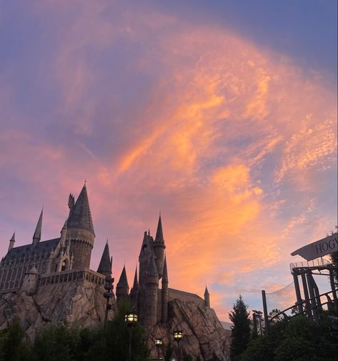 Hogwarts Summer Aesthetic, Aesthetic Universal Studios Pictures, Universal Studios Florida Aesthetic, Harry Potter Spring Aesthetic, Universal Studio Aesthetic, Harry Potter Orlando Universal Studios, Universal Orlando Aesthetic, Universal Studios Orlando Aesthetic, Universal Studios Aesthetic