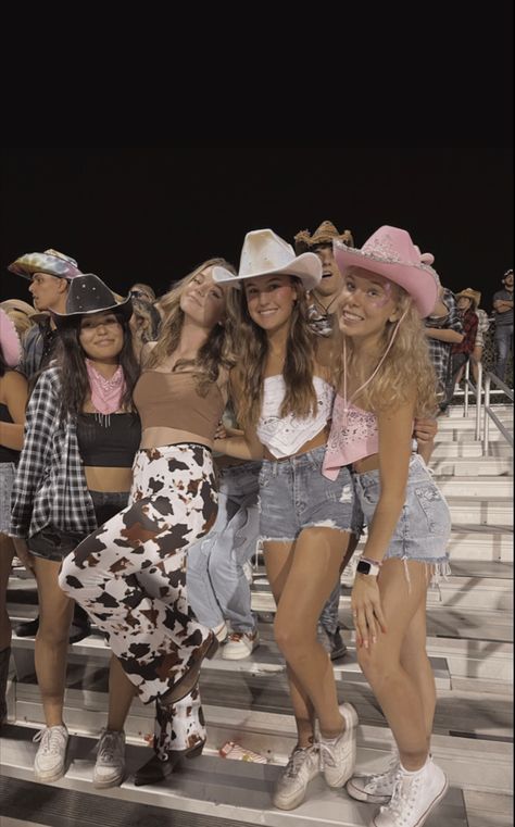 Cowgirl Outfits For School Spirit Week, Cute Country Outfits For Football Game, Football Game Western Theme, Cowgirl Football Theme Outfit, Cowboy Fnl Theme, Rodeo Theme Football Game, Western Theme Night Outfit, Country Student Section Theme, Cute Western Theme Outfits