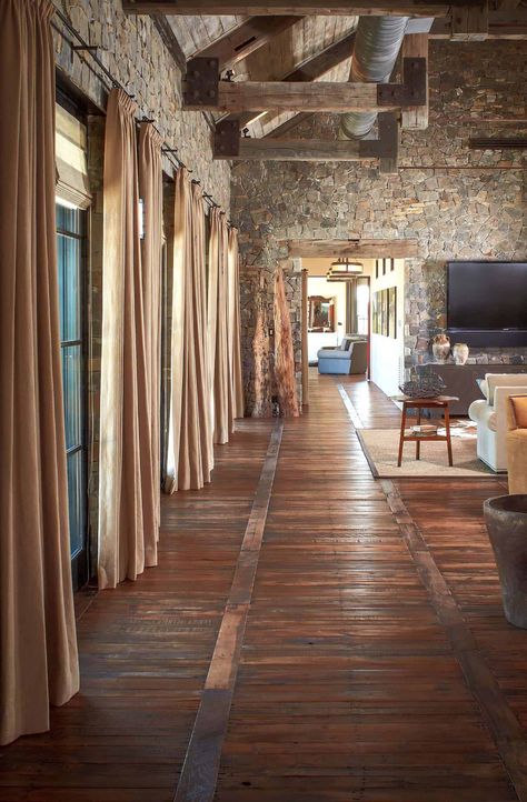 Tour a Texas ranch house that will leave you speechless Pallet Floors, Custom Built Cabinets, Luxury Ranch, Hill Country Homes, Texas Ranch, Ranch Decor, Traditional Style Homes, Spanish Design, Wooden Floors