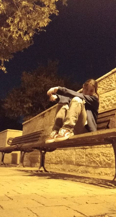 Night Park Photoshoot, Sitting On Bench Pose, Bench At Night, Bench Photoshoot, Bench Poses, Bench Photography, Time Photoshoot, Outdoor Photoshoot Inspiration, Film Ideas