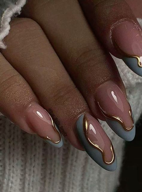 Gel Nails Ideas Non Acrylic Short, Summer 2024 Gel Nails, Gold Design On Nails, Summer Gel Nails Ideas Almond, Almond Croc Nails, Summer Gold Nails, Short Almond Nails Designs 2024, Green And Gold Almond Nails, Almond Nails Designs Summer 2024