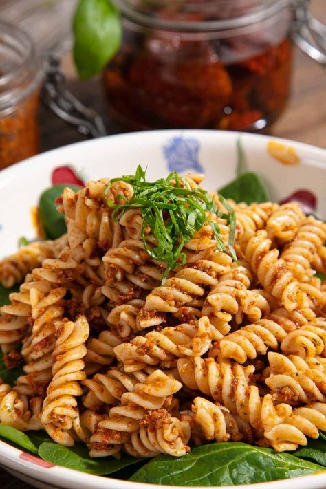 Red Pesto Pasta -Simple and Delicious | Thinly Spread Red Pesto Pasta, Recipes Using Pesto, Pasta Recipe Easy, Pasta Simple, Budget Vegan, Pesto Pasta Recipe, Pesto Recipes, Red Pesto, Pasta Pesto