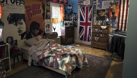 The coolest movie bedrooms we wish we had when we were young 80s Room Ideas, 1980s Bedroom, 80s Room Aesthetic, Movie Bedroom, 70s Bedroom, Rock Room, 80s Room, 80s Bedroom, Ferris Bueller