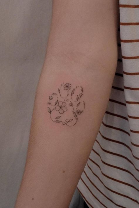 Dog Paw Print Tattoo Paw Tattoos For Women, Dog Paw Tattoos For Women, Dog Paw Tattoos, Paw Print Tattoos, Paw Tattoos, Women With Flowers, Tatoo Dog, Small Girly Tattoos, Tattoos For Dog Lovers