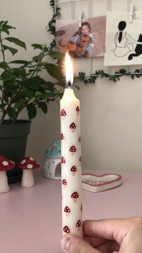 Painted Candles With Candles, Aesthetic Candle Painting, Candle Painting Inspiration, Acrylic Candle Painting, Aesthetic Painted Candles, Candles Painting Ideas, Diy Flower Candles, Candel Painting Idea, Candel Painting Aesthetic