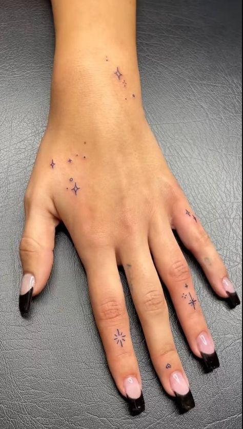 Tattoo design Good Small Tattoos, X Hand Tattoo, Pretty Hand And Finger Tattoos For Women, Small Feminine Hand Tattoos, Small Women Hand Tattoos, Hand Tattoo Women Simple, Henna Tattoo Minimalist, Danty Tattoos Small On Hand, Tattoo Ideas Hands Women