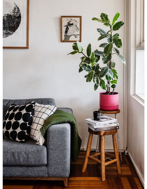 Small Corner Living Room, 60s Apartment, 60s Interior, Inspiring Interiors, Melbourne House, Antique Shop, Interior Garden, Small Apartment, Home Room Design