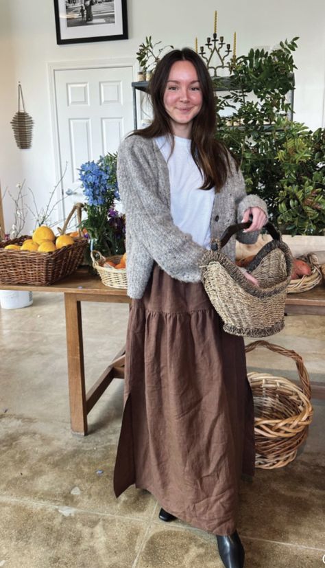 Village Core Outfit, Crunchy Mom Style, Me Made Wardrobe, Prairie Dress Outfit, Modest Boho Outfits, Cottage Core Fall, Mission Fits, Prairie Fashion, Dressy Skirt