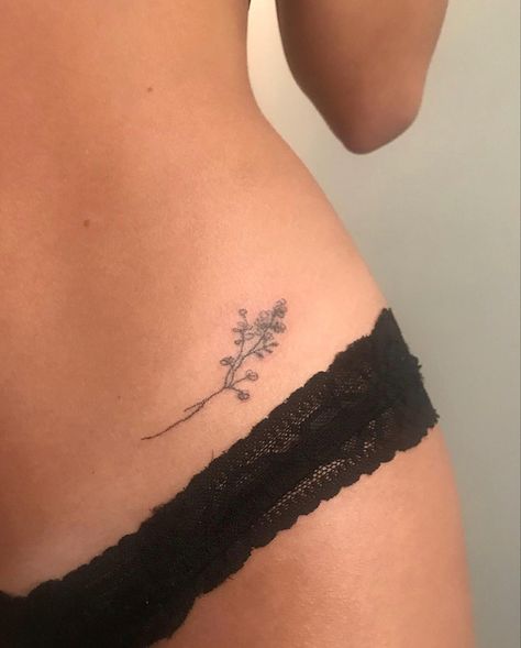 Tattoo Ideas Hidden Places, Woman Tattoo Placement, Low Waist Tattoo, Flower Tattoo Placement Ideas, Minimalist Tattoo Placement, Cute Flower Tattoos, Outdoorsy Tattoos, Swiss Tattoo, Hip Bone Tattoo