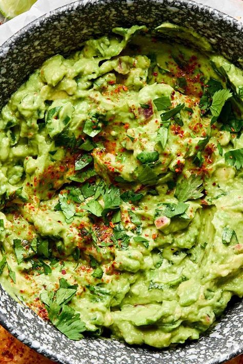 Inspired by my restaurant days, this easy Fresh Guacamole recipe combines not 1 but 2 ripe avocados with jalapeños, red onion, fresh lime juice, and lots of cilantro. Smashed together in a zip-top bag (or molcajete!) with my secret ingredient –Tajín! – the result is a chunky-creamy guacamole dip with bright, tangy, and spicy flavor. Ready in 15 minutes or less and with all the citrus, this homemade guacamole never browns! #guacamole #guacamolerecipe #guacamoledip #avocadorecipes #mexicanfood Guacamole Recipe No Cilantro, Fresh Guacamole Recipe, Guacamole Dip Recipes, Avocado Dip Recipe, Creamy Guacamole, Guacamole Ingredients, Spicy Guacamole, Guacamole Recipe Easy, Chunky Guacamole