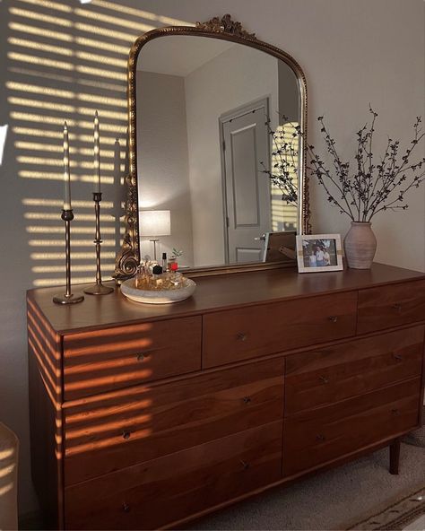 Wood Dresser Bedroom Ideas, Minimal Dresser Styling, Bedroom Commode Ideas, Big Mirror On Dresser, Midcentury Dresser Styling, Vintage Wood Dresser Bedroom, Oval Mirror Over Dresser, Bedroom Dresser Vanity, Desk And Dresser In Bedroom