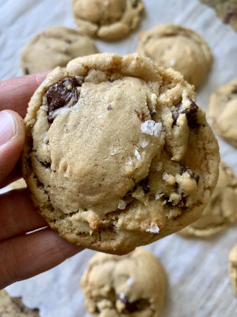 Brown Butter Sourdough Chocolate Chunk Cookies - Amy Bakes Bread Sour Dough Cookies Easy, Sourdough Desserts, Sourdough Ideas, Christmas Hosting, Discard Recipe, Brown Butter Cookies, Sourdough Starter Discard Recipe, Discard Recipes, Piggly Wiggly