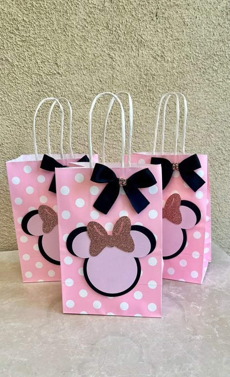 Mickie Mouse Party, Birthday Party Giveaways, Minnie Mouse Party Favor, Minnie Mouse Gifts, Minnie Mouse Birthday Theme, Minnie Mouse Theme Party, Minnie Mouse Birthday Party Decorations, Happy Birthday Kids, Decorated Gift Bags