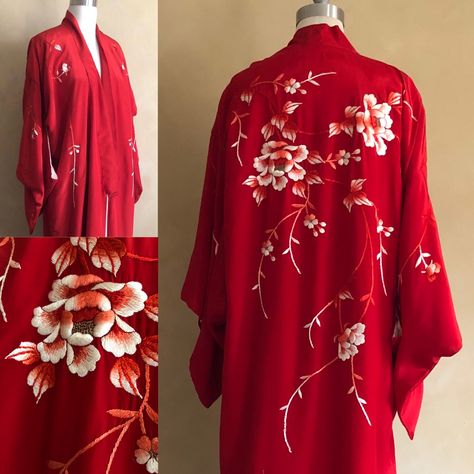 Vintage Japanese Kimono Red Silk Embroidered Embroidery Kimono, Flower Kimono, Chinese Embroidery, Embroidered Kimono, Kimono Design, Red Bridesmaid Dresses, Kimono Pattern, Vintage Japanese Kimono, Embroidery Blouse Designs