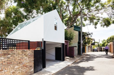 Striking a chord: Treetop Studio Studio Over Garage, Granny Flat Above Garage, Garage With Studio Above, Studio Above Garage, Sp Studio, Calm Space, Black Houses, Garage Loft, Garage Studio