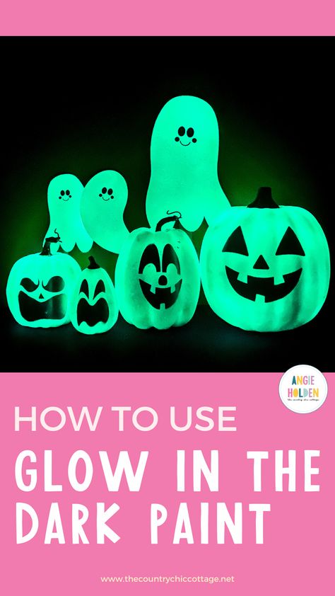 Glow In The Dark Pumpkins, Glow In Dark Paint, Pumpkin Painting Party, Halloween Signs Diy, Outside Halloween Decorations, Glow In The Dark Paint, Halloween Cricut, Scary Halloween Decorations Diy, Painting Glass Jars