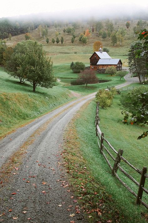 Landscape Photography Architecture, Autumn Road Trip Aesthetic, Rural New England, New England Countryside, New England Spring Aesthetic, Farm In Winter, New England Aesthetic Winter, New England Photography, Summer In Vermont