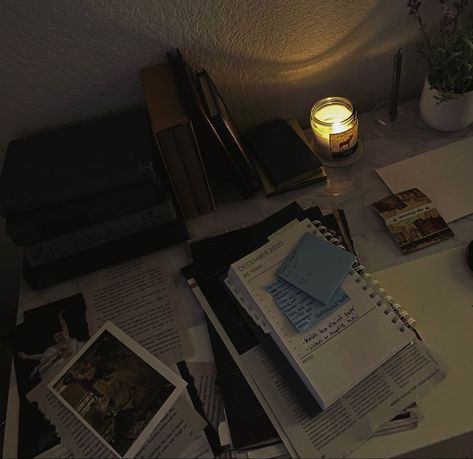 🕯📖🗝 | Dark academia study, Study motivation inspiration, School motivation Dark Academia Study, Moodboards Aesthetic, Dark Academia School, Dark Acadamia, Clothes Y2k, Chaotic Academia, Aesthetic Dark Academia, Grunge Fairycore, Study Board